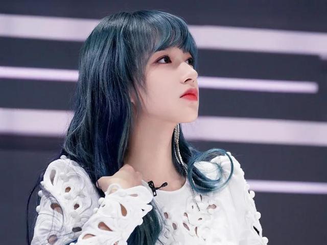 高清壁纸程潇绝美蓝发造型