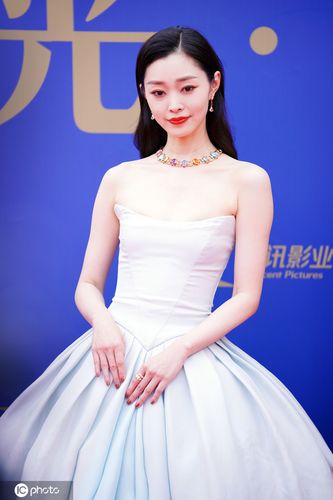 宋轶穿礼服太惊艳,身材气质更是极佳