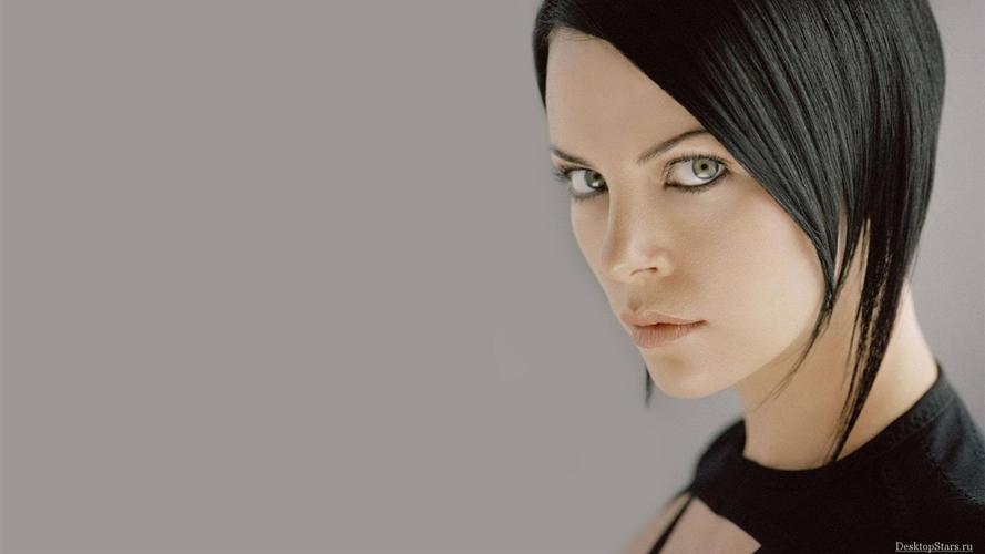 charlize theron 查理兹·塞隆 美女壁纸(二)22 - 1366x768