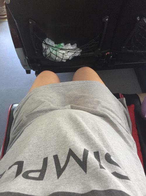 我怀孕以来肚子就一直很大,现在4个月了,已经这么大了