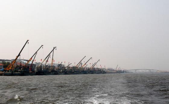 羊口中心渔港内备航的渔船9月1日12时,历时3个月的伏季休渔期结束