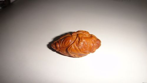 苏州名家雕橄榄核1