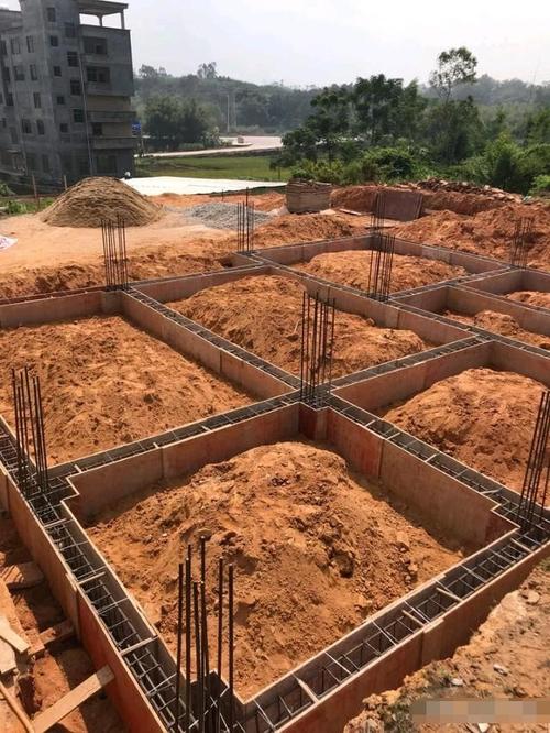 农村建房两层半地基,用多大钢筋16钢筋可以不?看完后明白了!
