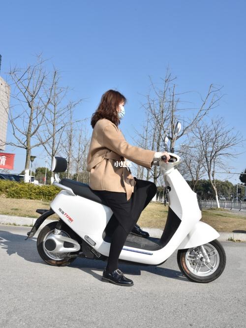 电动车推荐,适合女生骑的高颜值电动车_电动车_雅迪怎么样_冠能怎么样