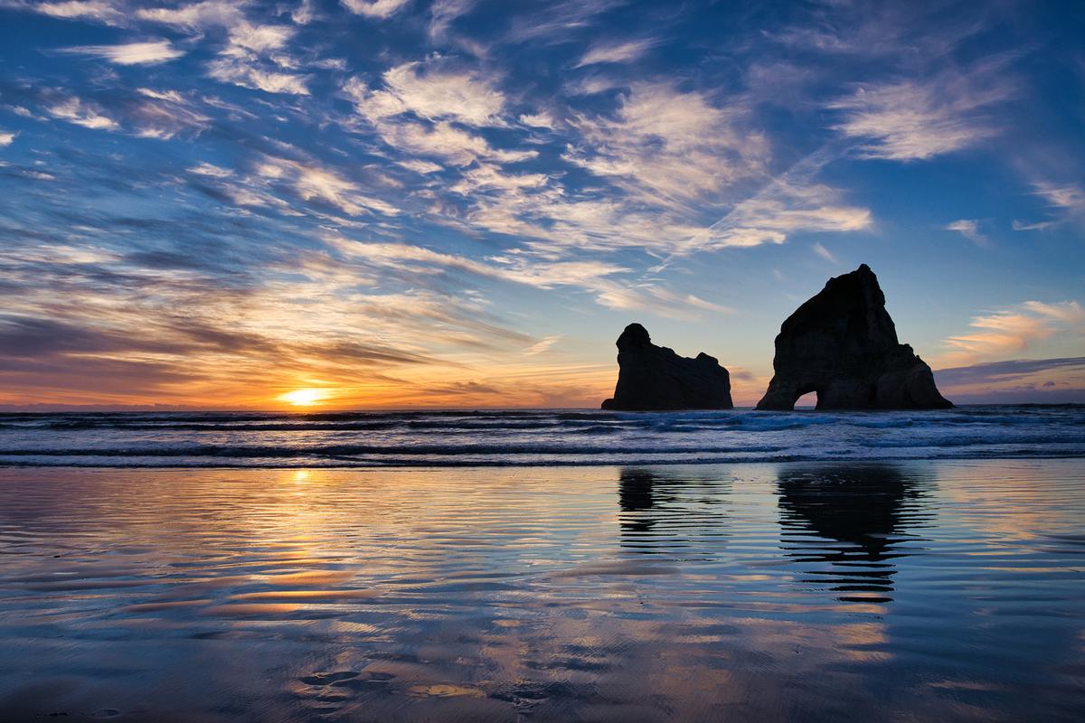 5月23日,科威特首都科威特城的海滨笼罩在沙尘中. 六,一周美图欣赏 1.