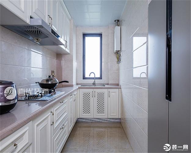l型橱柜,其实就是在厨房相邻的两面墙面布置橱柜,这也是比较常见的一