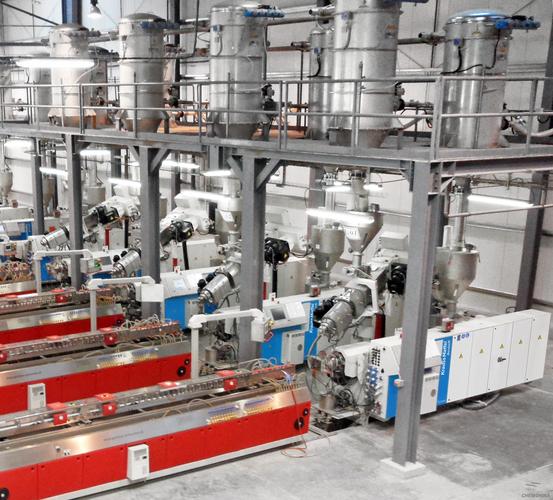 使用了克劳斯玛菲贝尔斯托夫挤出设备的型材生产线