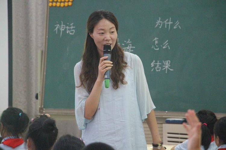 点灯人教育资讯  13日上午,扬州市维扬实验小学杨元娣老师执教主题