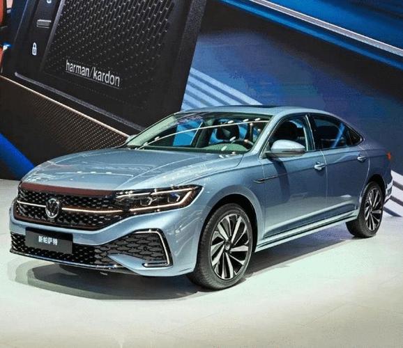 新款大众帕萨特即将上市,新中网,贯穿尾灯,更显年轻化