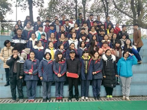 而沅陵一中周树生校长,基金会秘书长杨晓华老师和高三年级主管领导唐