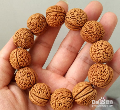 山桃核手串怎么养红