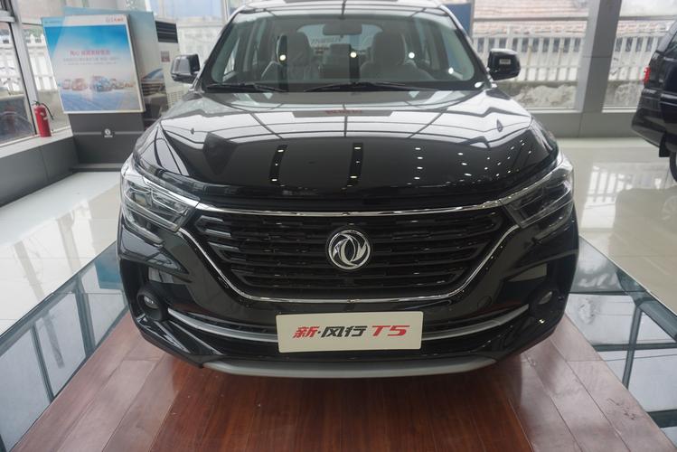 2021款东风风行t5实车到店,黑色车身很大方,动力充沛