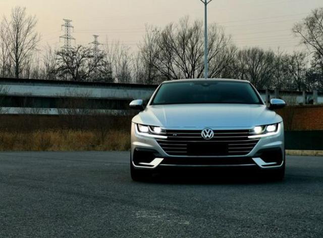 在外观上下了不少功夫,以此通过帅气外观来吸引消费者,全新大众cc就是