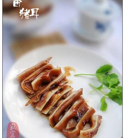卤猪耳的做法