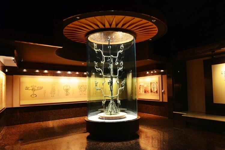 三星堆中8棵神秘的青铜神树代表扶桑树还是生命树