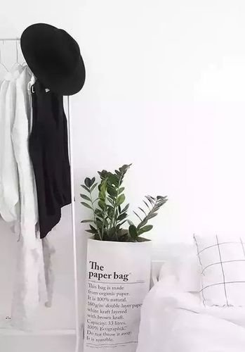 带字母的纸袋装饰在家中能增添一份文艺气息,比如lesacenpapier这款