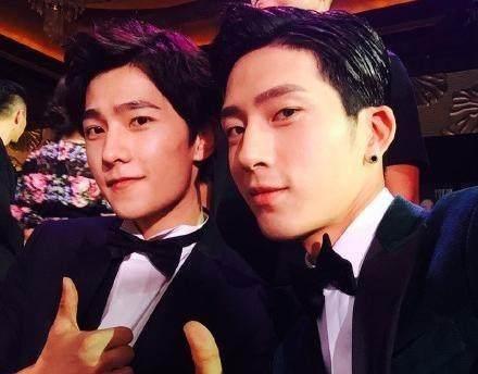 杨洋和井柏然,眉毛,眼睛,鼻子和嘴,甚至神态都那么相似,这真是相见