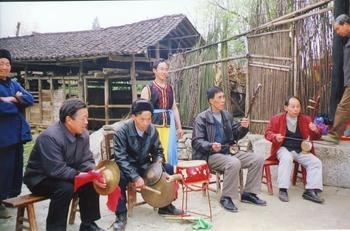 您现在的位置>> 贵州与台湾     花灯戏是贵州和云南的主要地方剧种