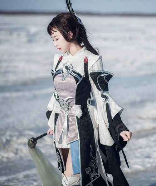 剑网3手游:清纯少女cos于睿,这冰天雪地的小娇娘,太美了!