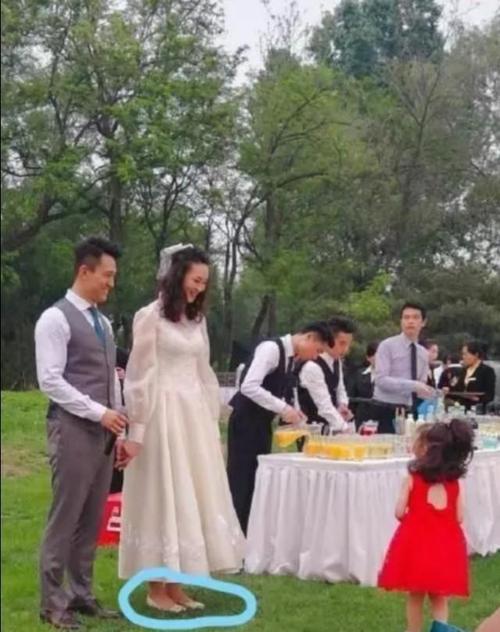 杨臻博和高6厘米的惠若琪结婚是什么感觉惠若琪平底鞋需垫脚