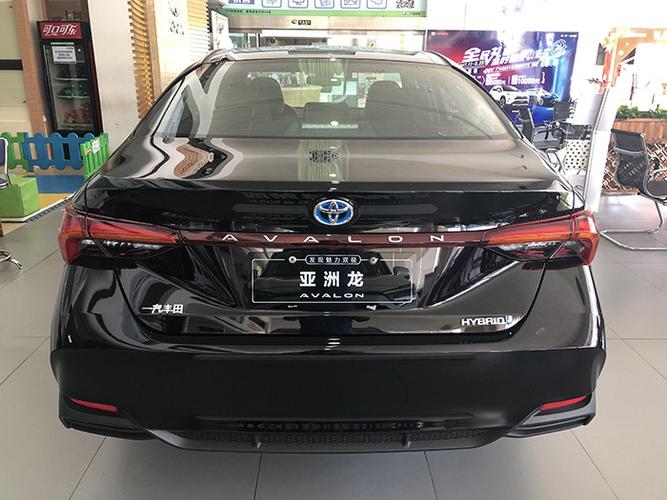 抢先看2020款丰田亚洲龙双擎2.5l除了混动不错 内饰真丑