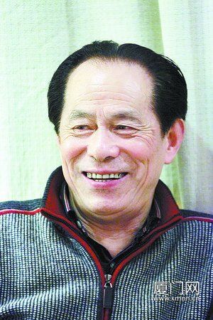 何占豪的生平简介