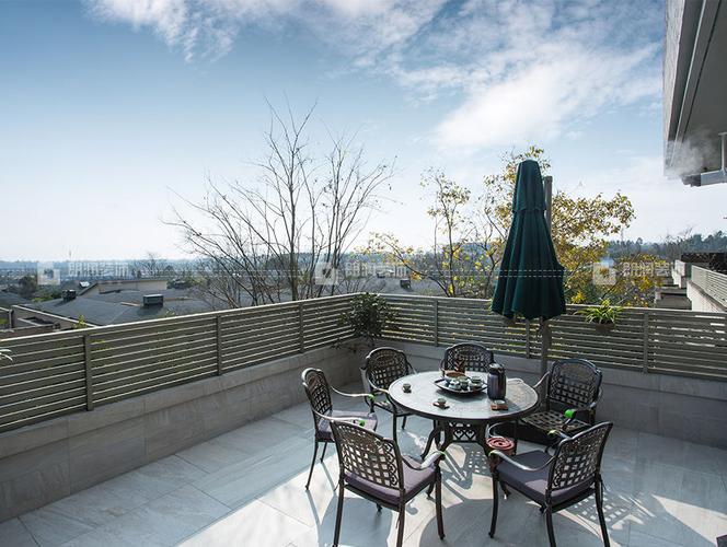 周末,在阳台享受你惬意的生活