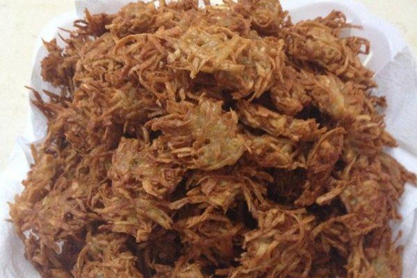  p>炸芋头丝是普通菜.制作原料主要有大芋头,姜,面粉. /p>