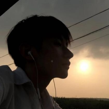 qq真人头像男生悲伤颓废的男生送给伤心的人