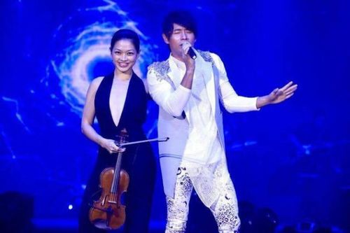 离婚5年被曝夜会辣妹黄品源我们在讨论节目
