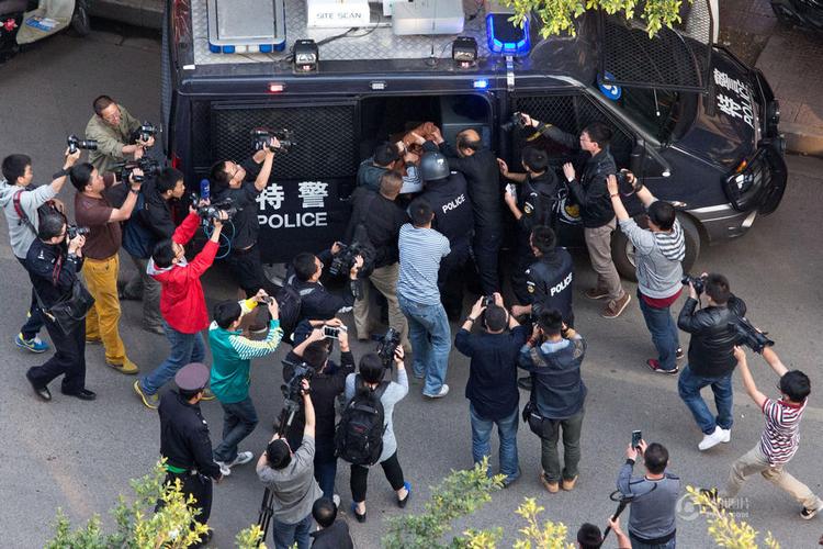 昆明发生劫持人质事件 特警30秒成功解救