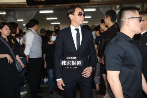 安钧璨告别仪式安以轩送别他只是去天堂旅行