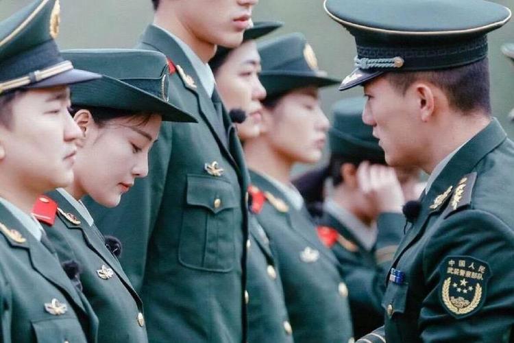 奇兵神犬离别篇:何捷深情一眼挚爱万年,眼神说明了一切
