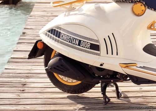 精品联名再显奢华!vespa「946 christian dior」特仕版