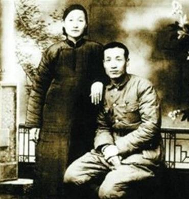 傅作义促成了北平的解放,1949年1月解放军举行了入城
