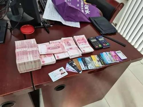 心真大!济南男子手提14万元现金坐公交,竟把钱忘在保洁桶里了