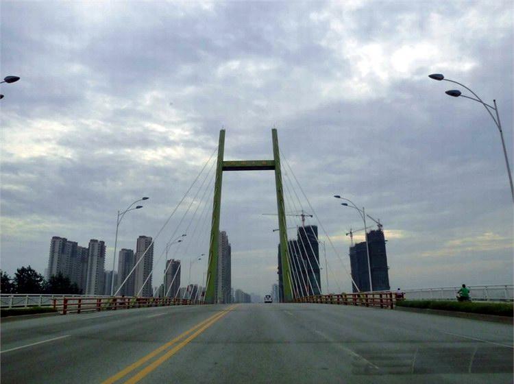 石湖大桥架立于石湖之上的特大桥,(石湖:属于太湖支流,苏州风景名胜