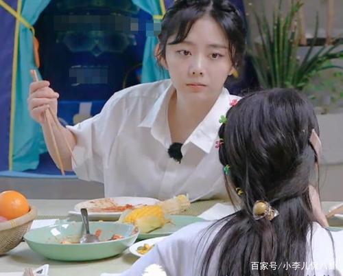 奇妙小森林:吃饭时郑爽单独开小灶,看到她吃的啥,谭松韵懵了