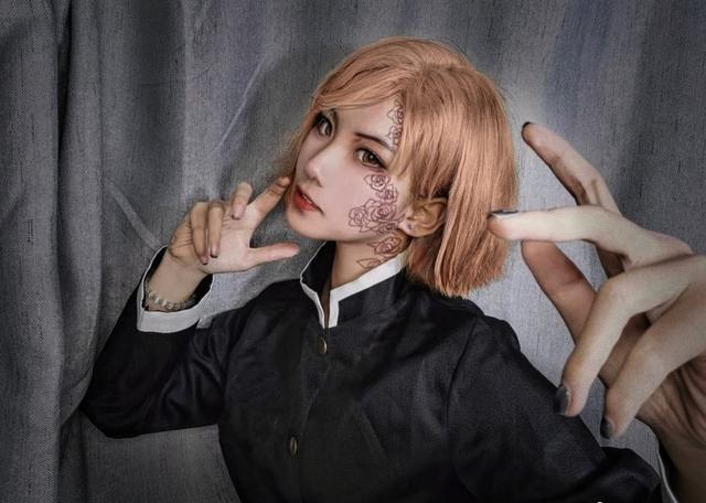 cos:咒术回战真人版,五条悟神还原,女版虎杖气质不输