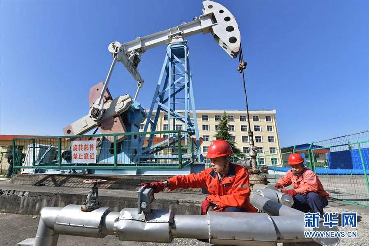 10月29日,山西晋煤集团蓝焰煤层气公司的一口采气井在采气.