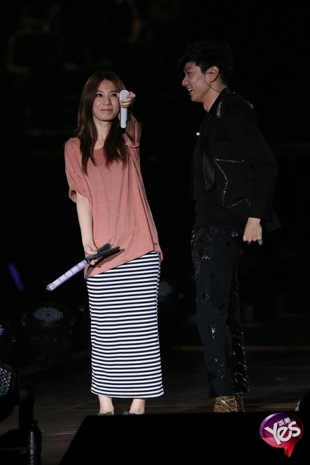 jj(林俊杰),hebe(田馥甄)演唱会互动(图片来源:yes娱乐明星图库)