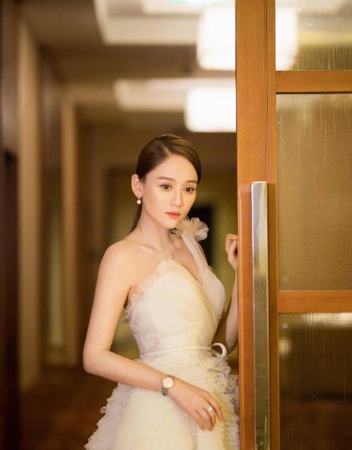 陈乔恩风格多变,不同服饰轻松驾驭,是我们的女神没错了