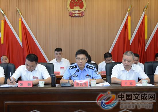 首页 文成新闻 政务要闻 ---- 县委常委,公安局长徐良悟到二源镇