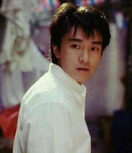 周星驰年轻时颜值有多高?看他当年的旧照,这才是标准"