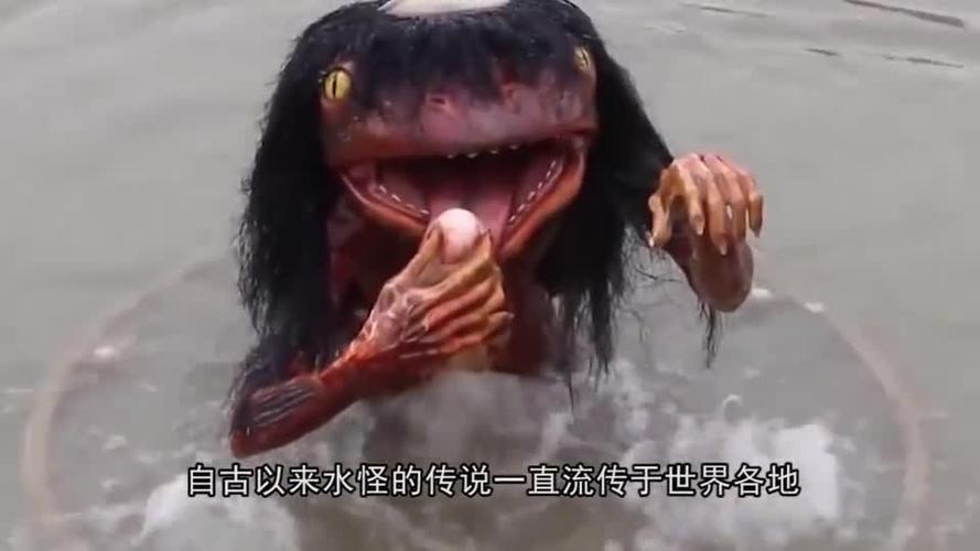 印度河中变异"水怪",把18岁少年拖入水中,被抓住后