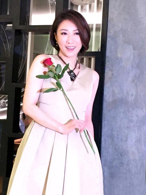 原创著名歌星李翊君:爱婆婆就是爱自己,对湖北武汉情有独钟