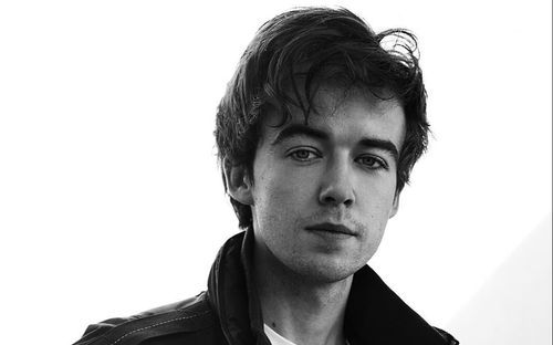 【alex lawther】(熟肉)这次是the jungle排练的一分钟的高清剪辑a,诚