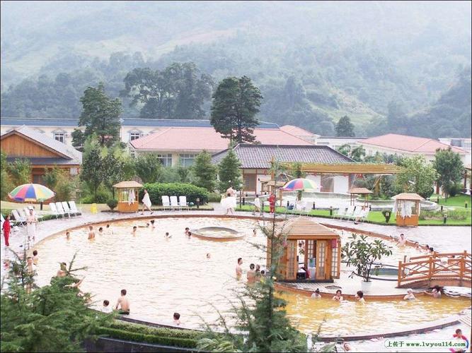 九龙沟凤栖山街子古镇文锦江温泉2日游