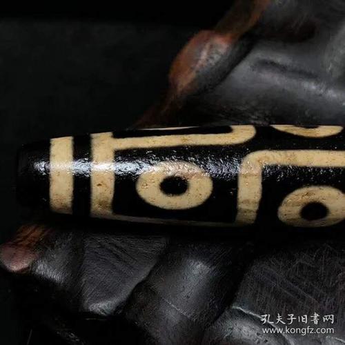 藏区回流千年老矿九眼天珠尺寸:78*14mm 重量:24.5g