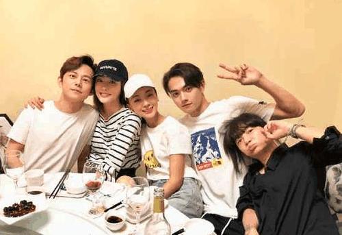 许凯深夜到白鹿家中做客,两人是否恋爱网友等着好消息